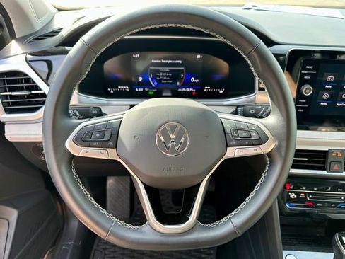 Used 2025 Volkswagen Taos SE image 31