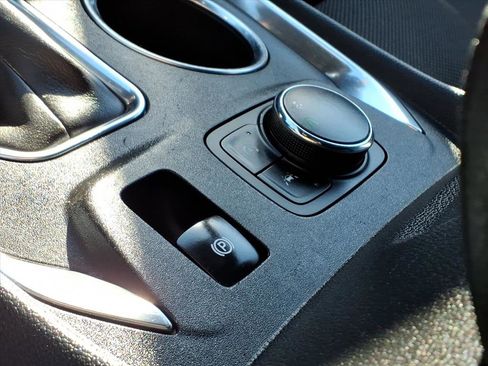 Used 2023 Chevrolet Traverse LT image 16