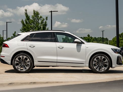 Certified 2025 Audi Q8 Prestige w/ Prestige Package AWD/4WD image 3