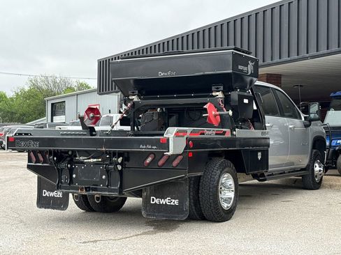 Used 2023 Chevrolet Silverado 3500 LT w/ Convenience Package image 9