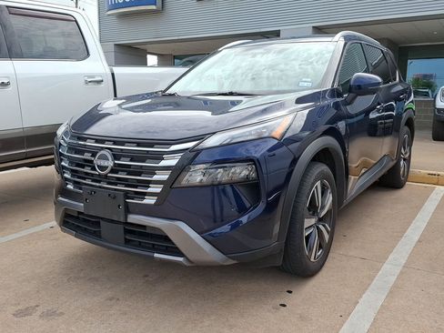 Used 2026 Nissan Rogue SL FWD image 3