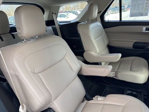 Used 2020 Ford Explorer XLT w/ Equipment Group 202A image 13