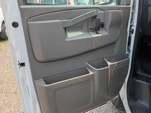 Used 2022 GMC Savana 3500 w/ Power Convenience Package RWD image 9