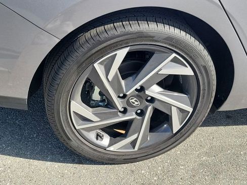 Certified 2025 Hyundai Elantra SEL FWD image 23