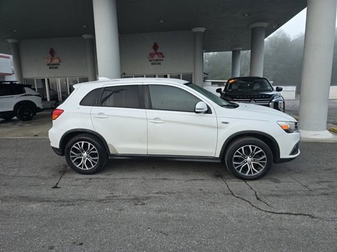 Used 2018 Mitsubishi Outlander Sport ES image 3
