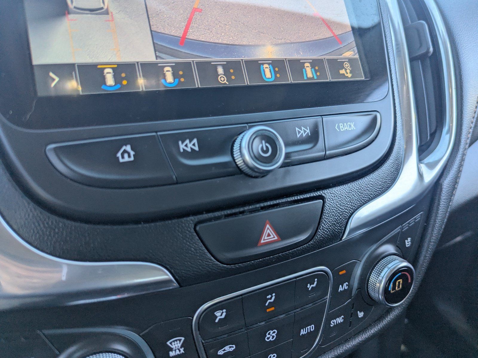 Used 2021 Chevrolet Equinox Premier FWD image 25