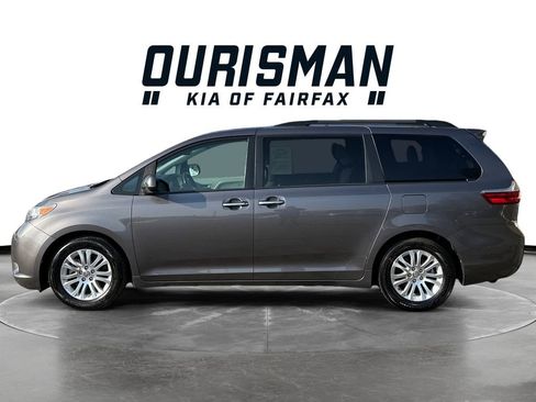 Used 2015 Toyota Sienna XLE w/ XLE Navigation Package image 3
