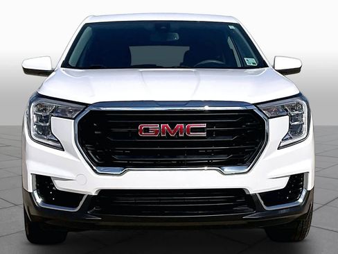 Used 2024 GMC Terrain SLE FWD image 4