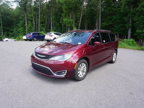 Used 2018 Chrysler Pacifica Touring Plus FWD image 24