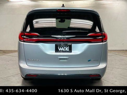 Used 2024 Chrysler Pacifica Limited FWD image 4