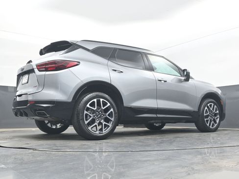 Used 2025 Chevrolet Blazer RS FWD image 30