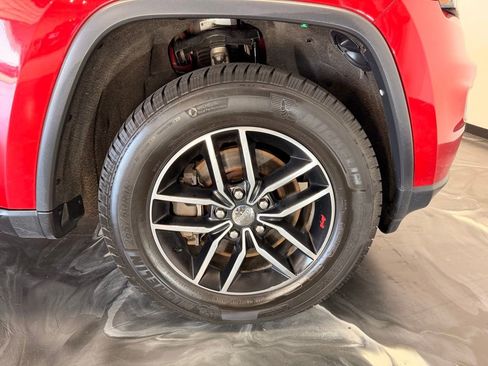 Used 2018 Jeep Grand Cherokee Trailhawk AWD/4WD image 24