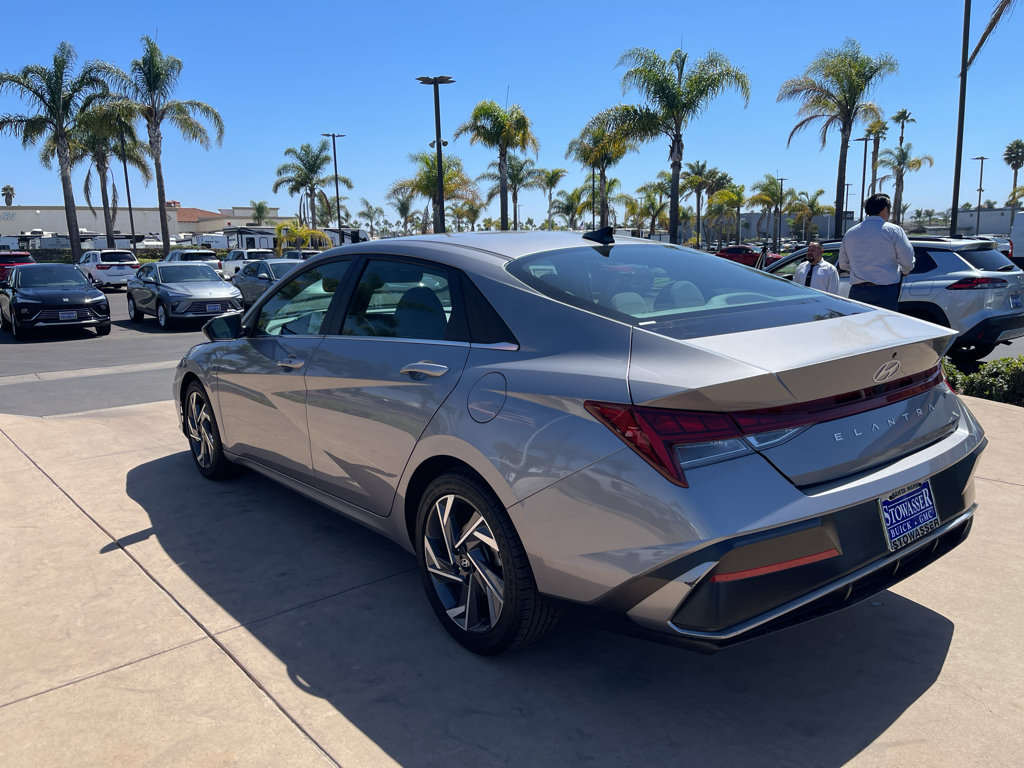 Used 2025 Hyundai Elantra SEL FWD image 7
