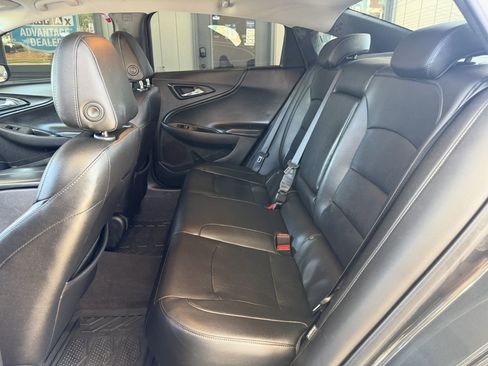 Used 2017 Chevrolet Malibu LT w/ Leather Package FWD image 9