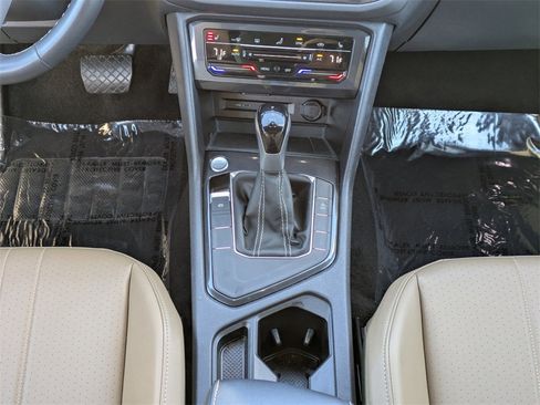 Used 2024 Volkswagen Tiguan SE image 22