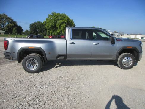 New 2026 GMC Sierra 3500 SLE w/ SLE Value Package AWD/4WD image 3
