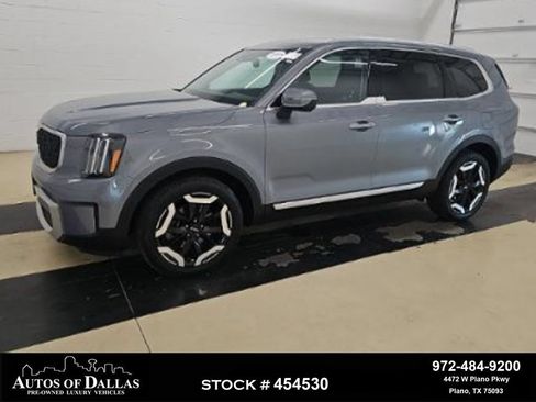 Used 2024 Kia Telluride EX w/ EX Captain's Chair Package AWD/4WD image 1