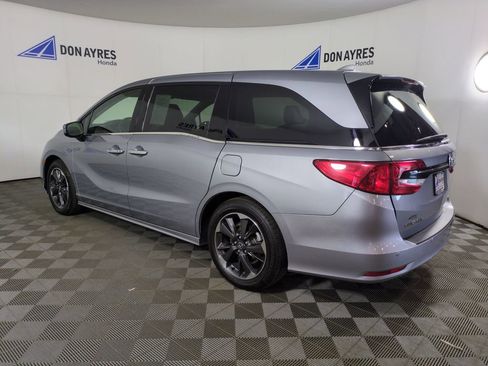 Used 2024 Honda Odyssey Elite image 4