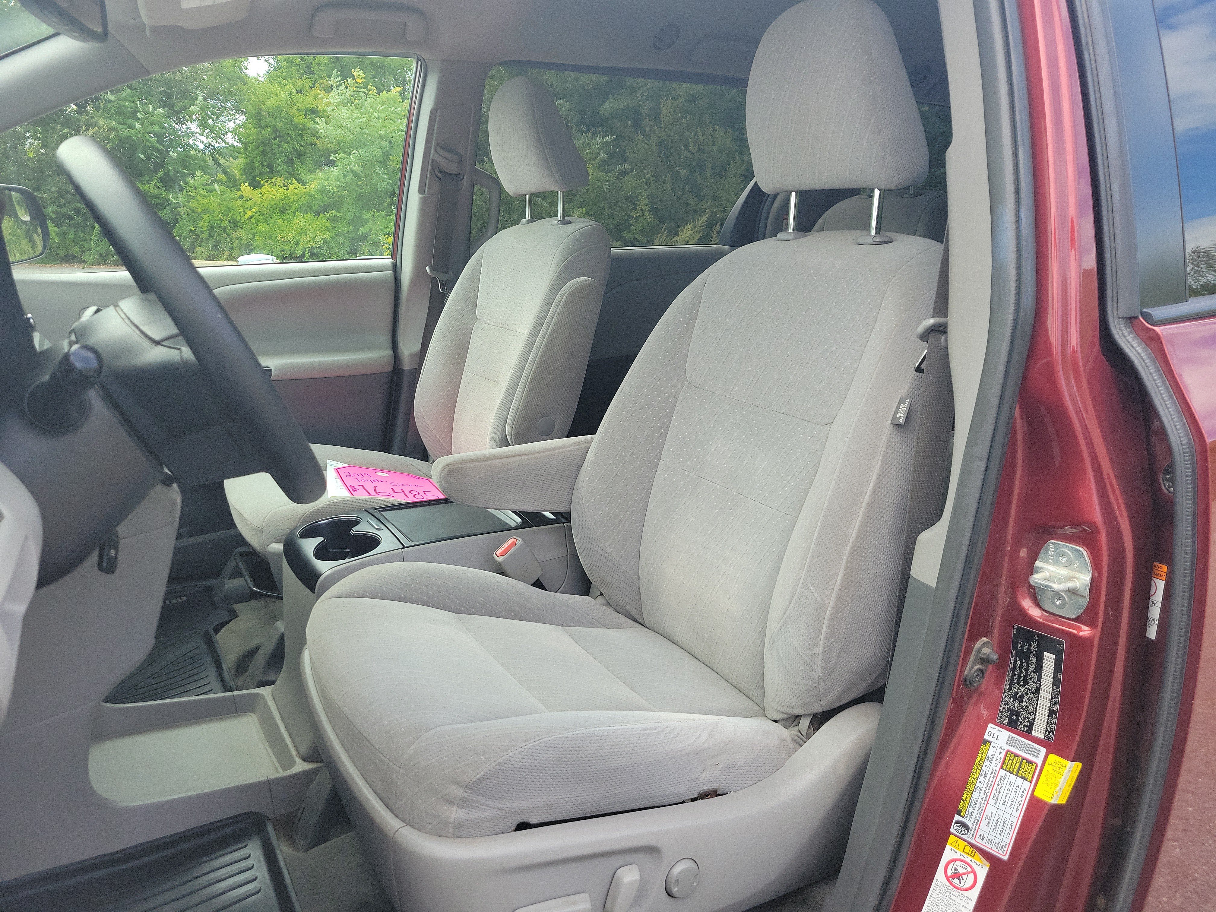 Used 2019 Toyota Sienna LE FWD image 14