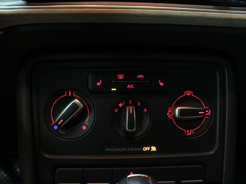 Used 2018 Volkswagen Beetle 2.0T S image 61