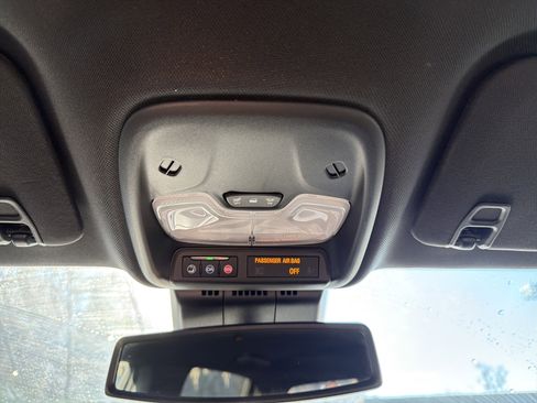 Used 2023 Chevrolet Colorado LT w/ LT Convenience Package II image 17