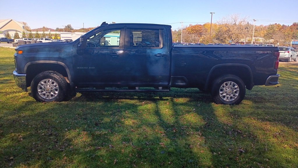 Used 2022 Chevrolet Silverado 3500 LT w/ Remote Start Package AWD/4WD image 4