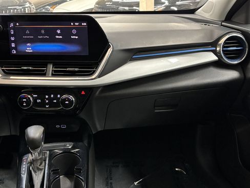 Used 2025 Chevrolet Trax LT FWD image 34