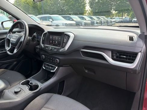 Used 2024 GMC Terrain SLE AWD/4WD image 32