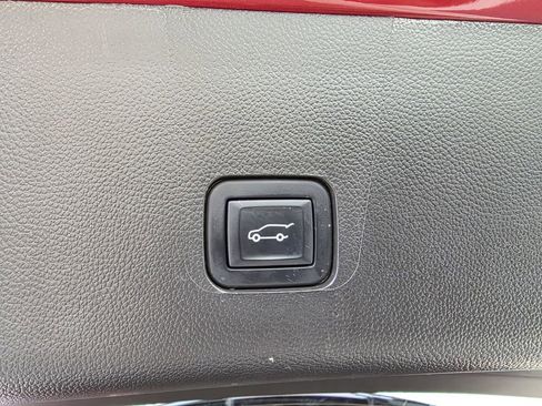 Used 2022 Chevrolet Traverse RS image 37