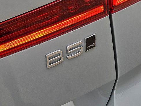 New 2026 Volvo XC60 B5 Core w/ Protection Package Premier image 12