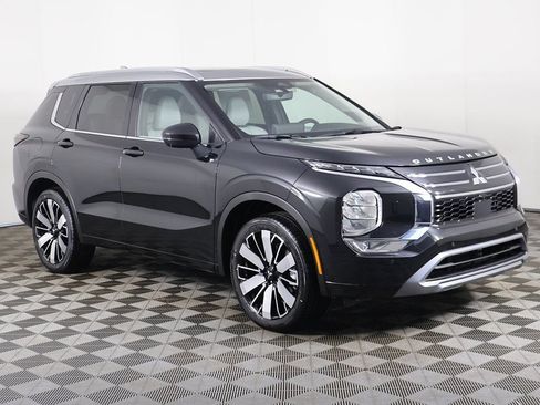 Used 2025 Mitsubishi Outlander AWD image 60