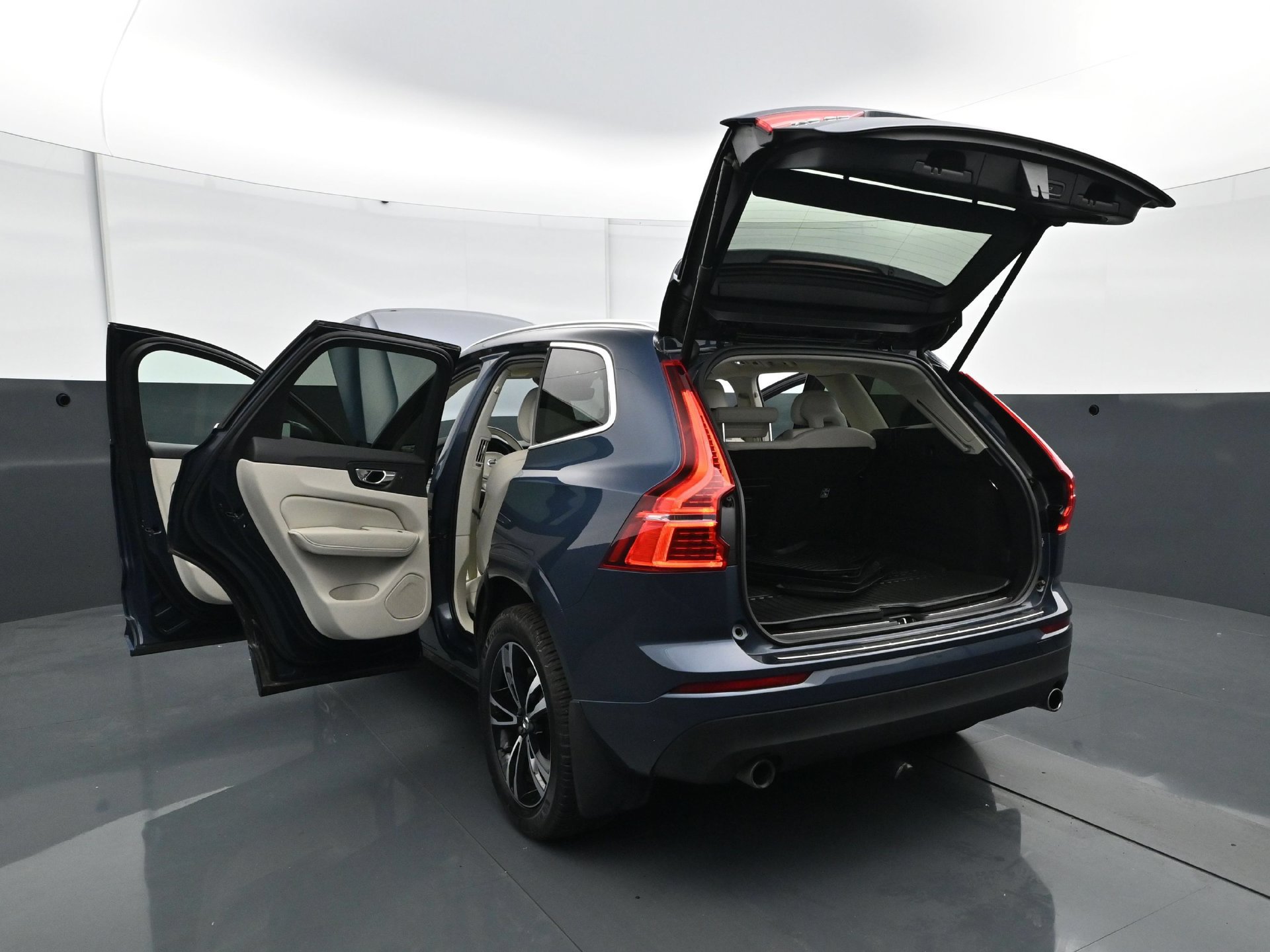 Used 2018 Volvo XC60 T8 Momentum AWD/4WD image 35
