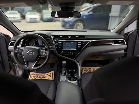 Used 2018 Toyota Camry LE image 18