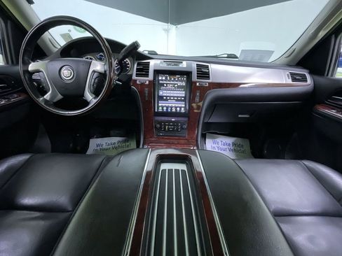 Used 2012 Cadillac Escalade Luxury image 18
