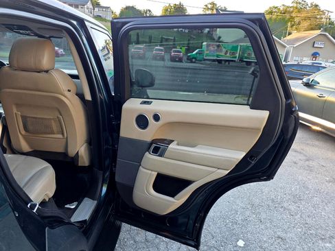 Used 2014 Land Rover Range Rover Sport HSE image 17
