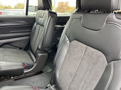 New 2025 Jeep Grand Cherokee L Altitude image 36