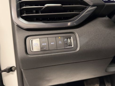 Used 2025 GMC Acadia AT4 w/ Luxury Package image 22