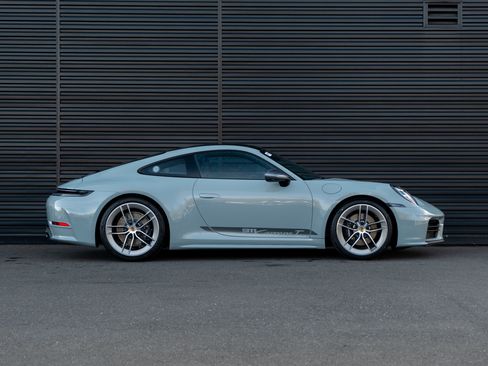 New 2026 Porsche 911 Carrera T image 9