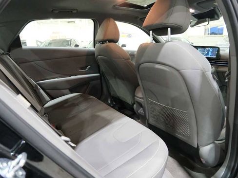 Used 2025 Hyundai Elantra SEL image 22