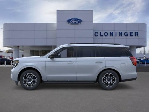 New 2026 Ford Expedition Active RWD image 3
