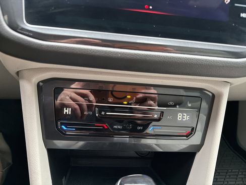 Used 2023 Volkswagen Tiguan SE R-Line image 19