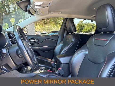 Used 2019 Jeep Cherokee Trailhawk AWD/4WD image 9