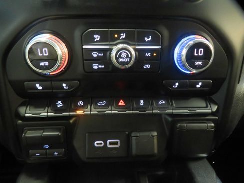 Used 2021 GMC Sierra 1500 AT4 w/ AT4 Premium Package AWD/4WD image 44