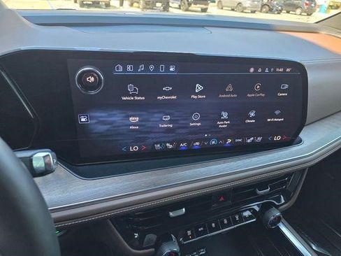 Certified 2025 Chevrolet Suburban High Country AWD/4WD image 27