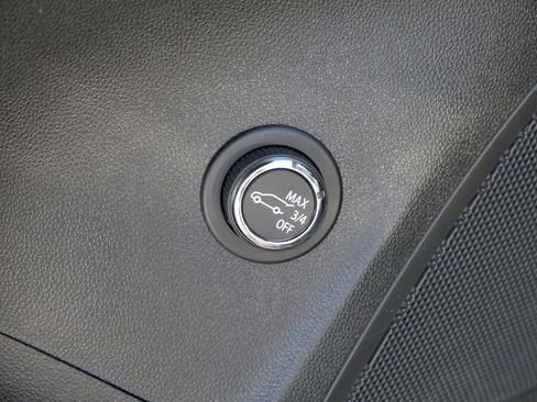 Used 2023 Buick Envision Essence w/ Sport Touring Package image 31