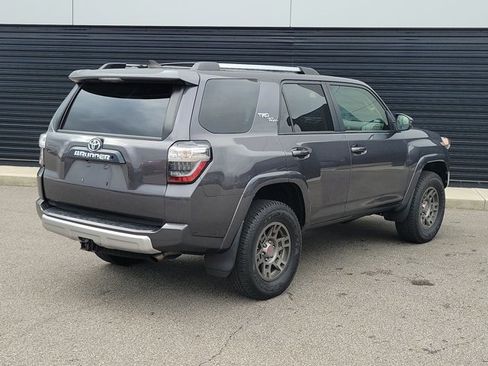 Used 2018 Toyota 4Runner TRD Off-Road w/ TRD Performance Package AWD/4WD image 3