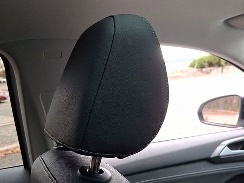 Certified 2025 Volkswagen Taos SE image 13