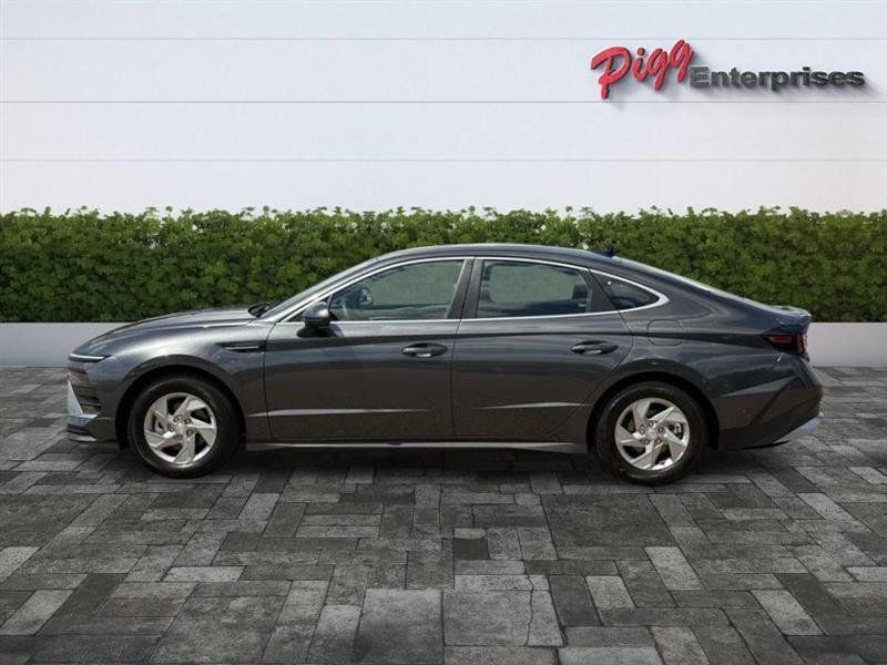 Used 2025 Hyundai Sonata SE FWD image 3