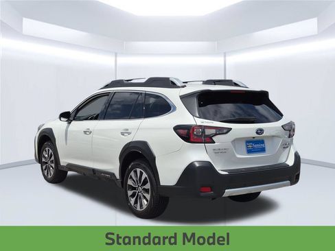 Used 2025 Subaru Outback Touring AWD/4WD image 4
