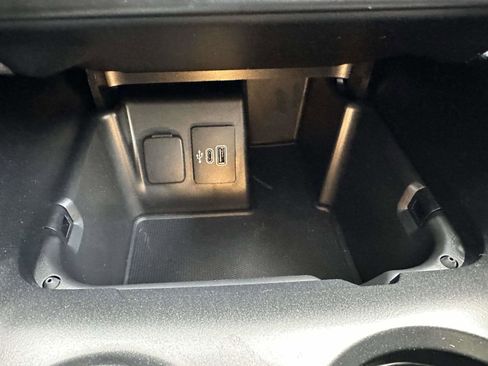 Used 2025 Ford Explorer Active image 26